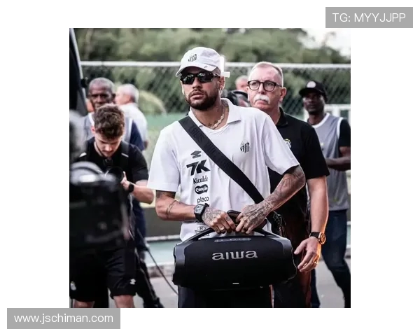 内马尔首次抖音直播身穿唐装为运动饮料带货开启新篇章